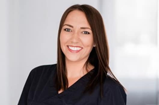 Porträt von Carolin von blendent implant & aesthetics in Paderborn.
